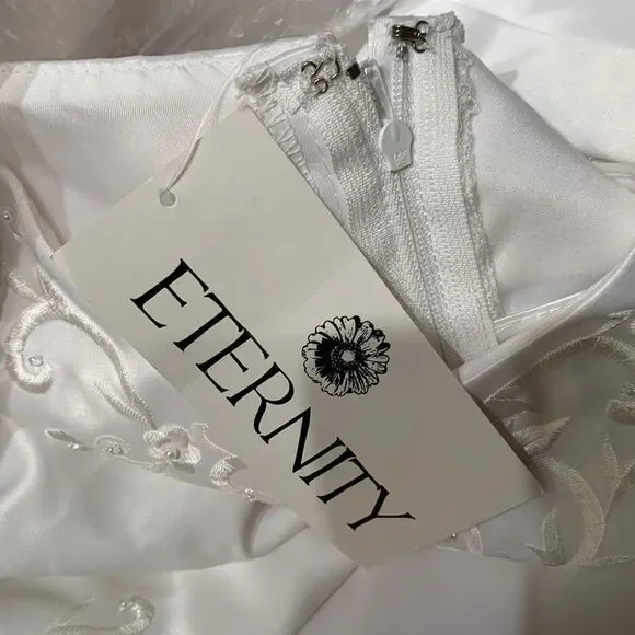 White/Ivory Elegant Wedding Gown Blend of Silk & Satin size 10 - Picture 14 of 14